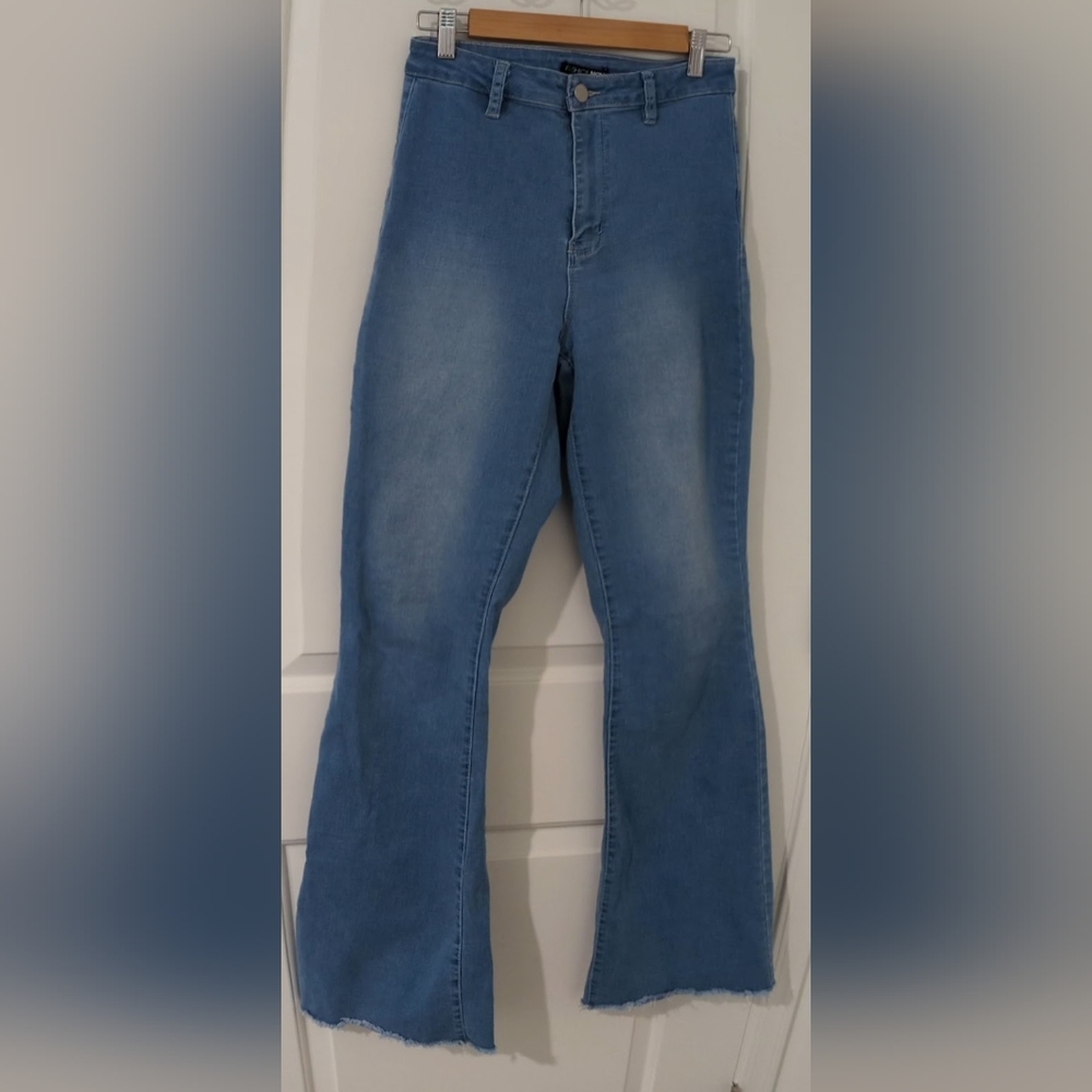 Fashion Nova blue bell bottoms flat front jeans size 7